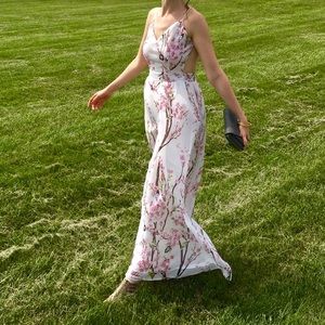 Floral maxi white with open back